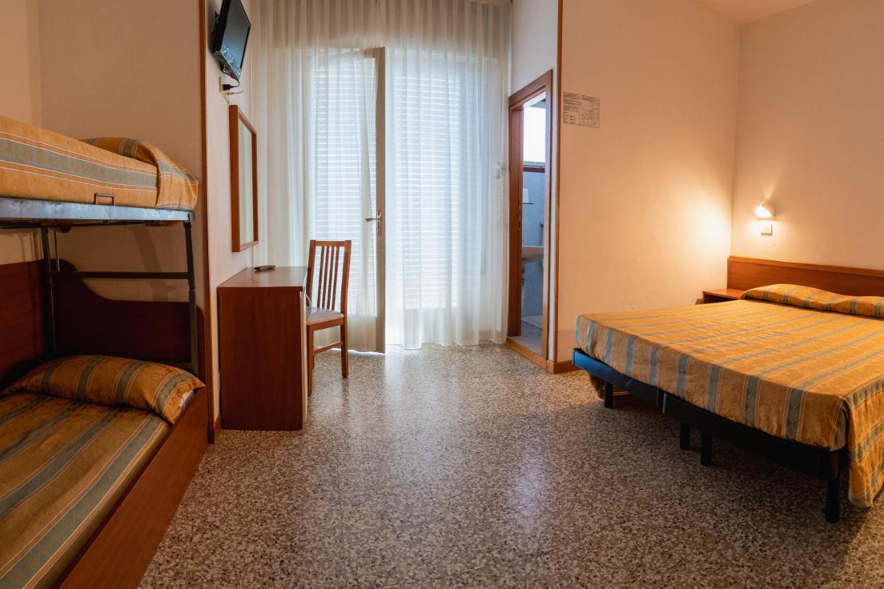 Hotel Happy Milano Marittima Exterior photo