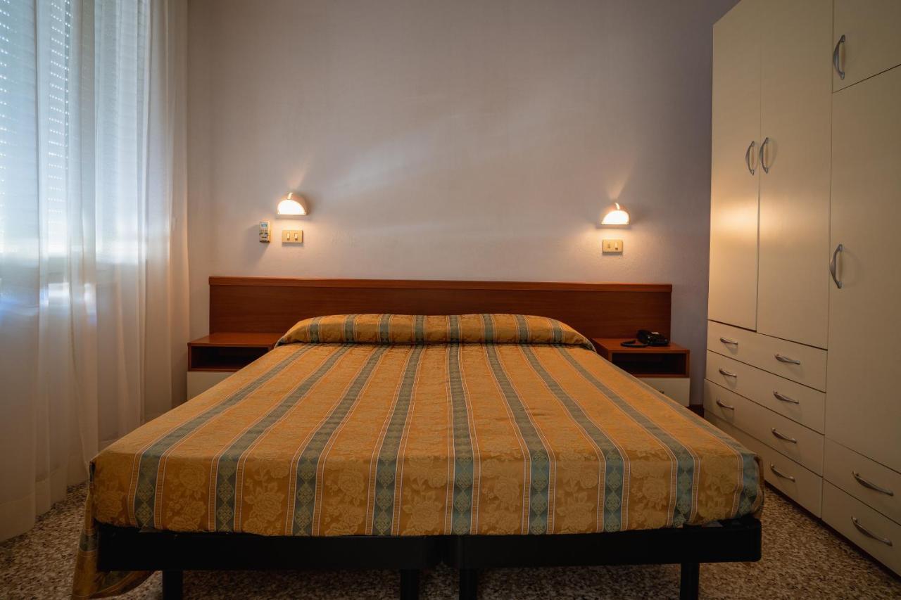 Hotel Happy Milano Marittima Exterior photo