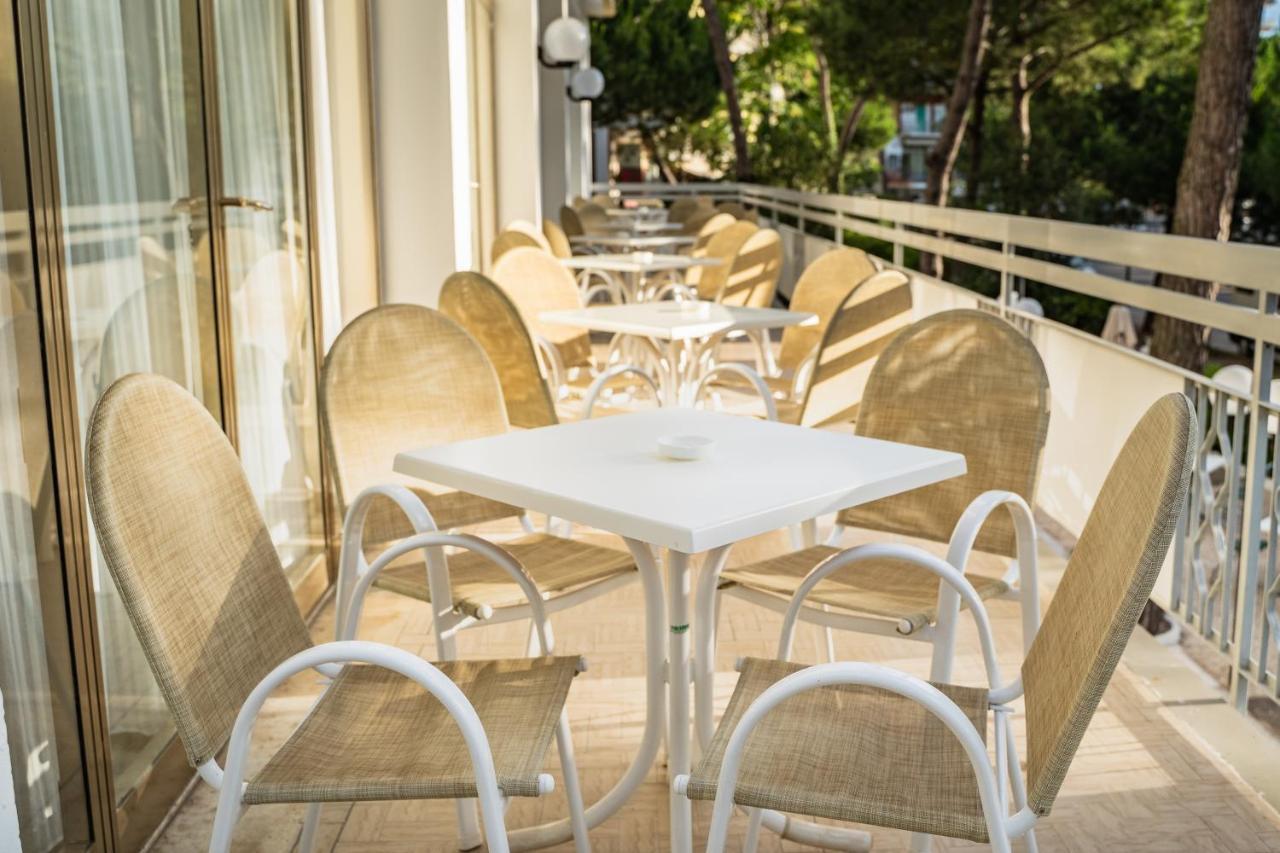 Hotel Happy Milano Marittima Exterior photo