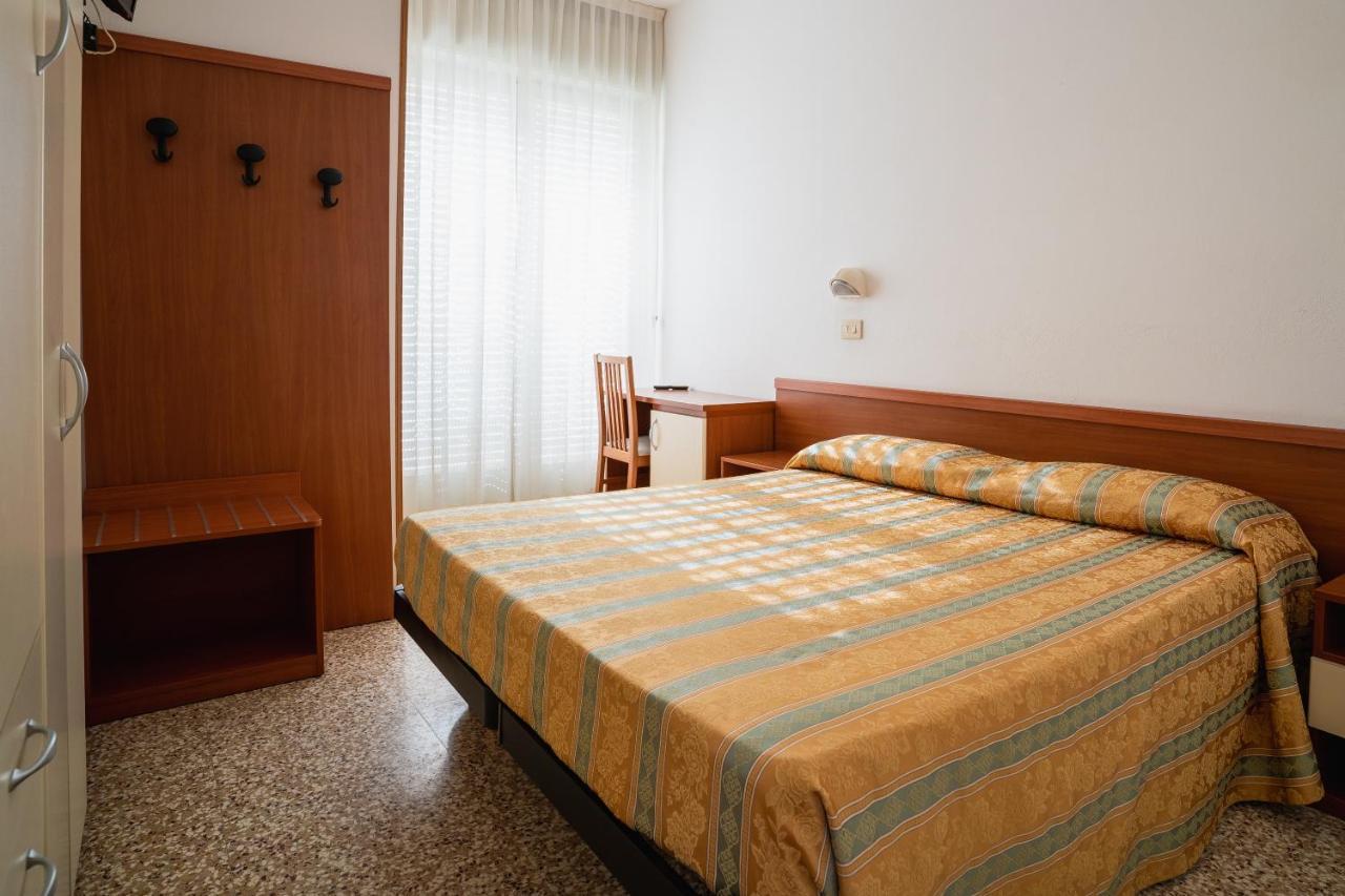 Hotel Happy Milano Marittima Exterior photo